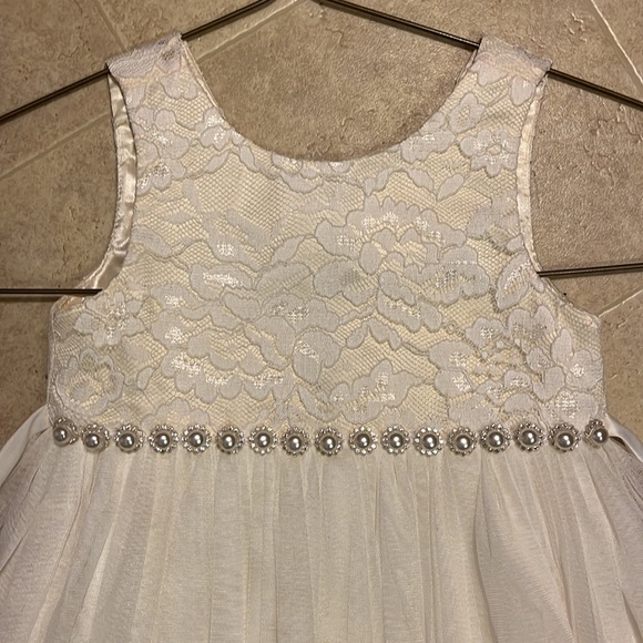 NWOT Cinderella brand pageant dress, white, pearl/gem accent. BEAUTIFUL! Size 4 - Picture 3 of 5